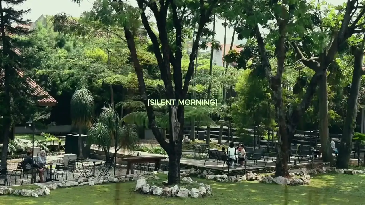 Taman yang asri di tengah Kota Bandung.